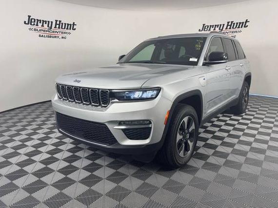 JEEP GRAND CHEROKEE 2024 1C4RJYB66R8521257 image